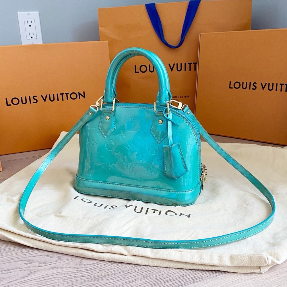 💖𝔸𝕃𝕄𝔸 𝔹𝔹💖 Louis Vuitton Vernis Crossbody!